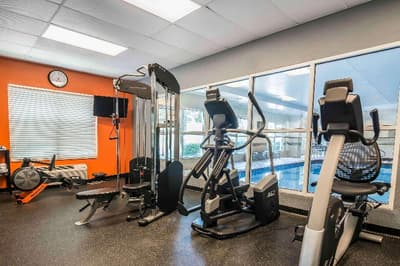 Comfort Inn & Suites near Six Flags