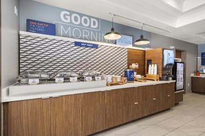 Holiday Inn Express and Suites Lincoln Roseville A