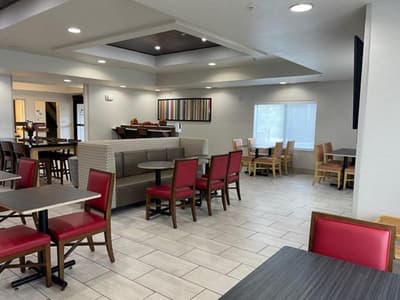 Holiday Inn Express and Suites Lewisburg