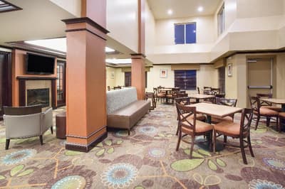 Holiday Inn Express & Suites Minot