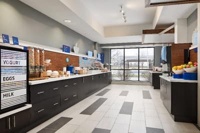 Holiday Inn Express and Suites Greenwood