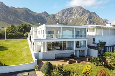 Hermanus Beachfront Lodge