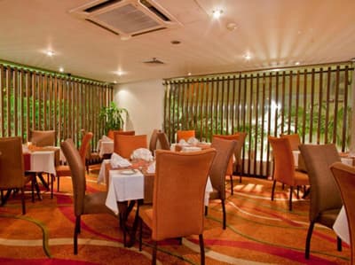 Lakeshore Hotel & Apartments