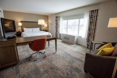 Hampton Inn & Suites Manchester