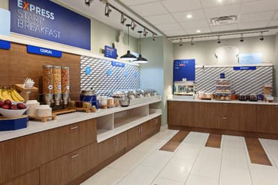 Holiday Inn Express and Suites San Antonio North -