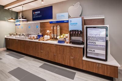 Holiday Inn Express and Suites Dallas Northeast-Ar
