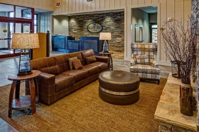 Black Fox Lodge Pigeon Forge, Tapestry Collection