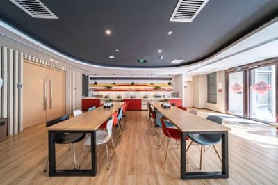 ibis Xinzhou Qiyi Road