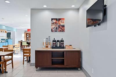 Country Inn & Suites by Radisson Bloomington-Norma