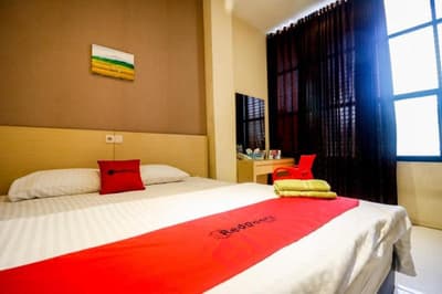 RedDoorz near Pasar Tarapung Siring Banjarmasin