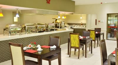 Cresta Riley's Hotel