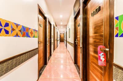 FabHotel Admiral, Marol