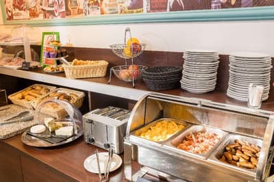 Best Western Plus Celebrity Suites