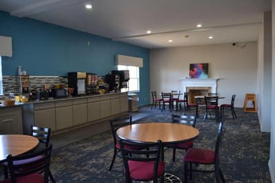 Days Inn & Suites by Wyndham Sikeston MO
