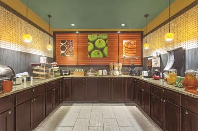 La Quinta Inn Suites By Wyndham Elizabethtown