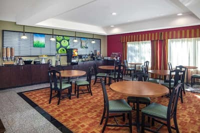 La Quinta Inn Suites By Wyndham Union City