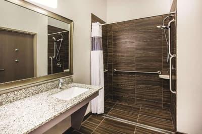La Quinta Inn Suites By Wyndham St Paul Woodbury