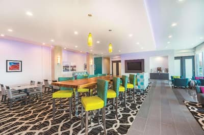 La Quinta Inn Suites By Wyndham Cleveland Tn