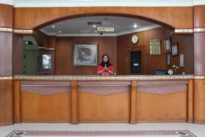 OYO 742 Mona Plaza Hotel