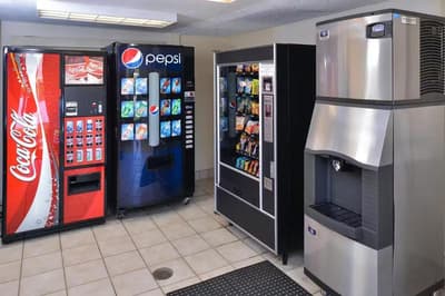 Super 8 by Wyndham Deerfield/Northbrook