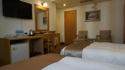 Riverside Hotel