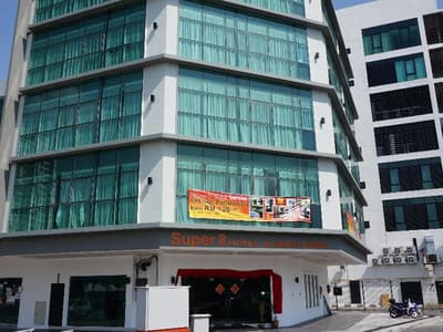 Super 8 Hotel Bayan Baru