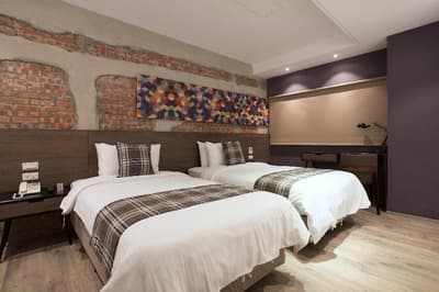 P F Hotel