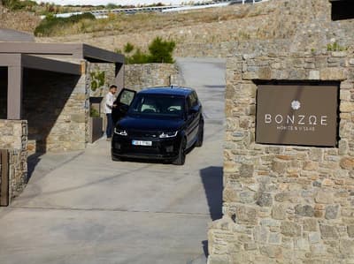 Bonzoe Suites & Villas