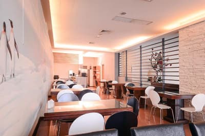 Waugh Den Business Hotel