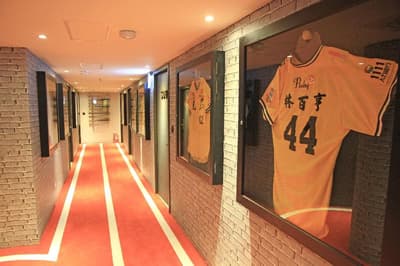 La Hotel Baseball Theme Hall