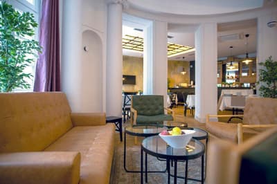Public House Hotel