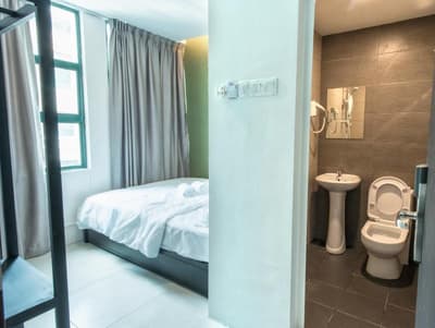 Econtel Queensbay