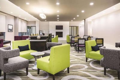 La Quinta Inn & Suites by Wyndham Clifton Park