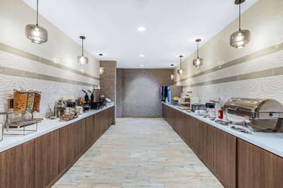 La Quinta & Suites Wyndham Kansas City Beacon