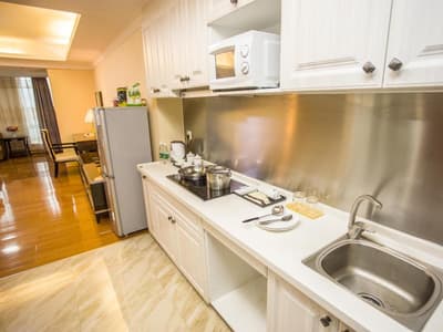 Nomo Service Apartment The Legend