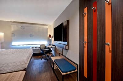 Tru by Hilton Manchester Downtown