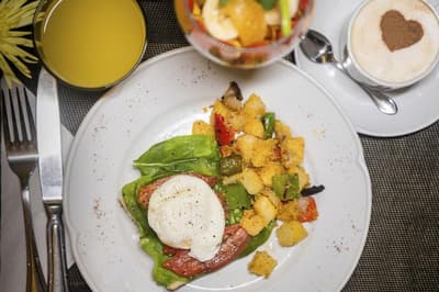 Miravida Soho Hotel & Wine Bar