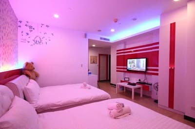 85 Childhood Suite