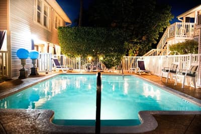 Meranova Bed & Breakfast