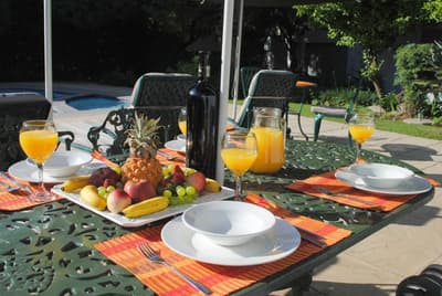 6 On Morris Guest Lodge