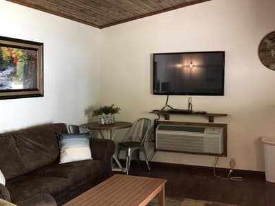 Bullwinkles Rustic Lodge