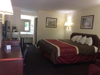 Luxury Inn And Suites