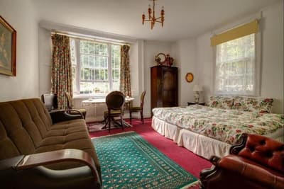 Dawson Place, Juliette's Bed and Breakfast