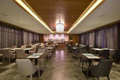 Uher Luxury Resort & Hotel