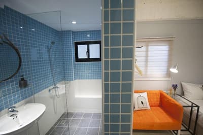 Luke 27 Hostel