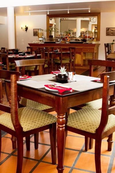 Oakhurst Hotel