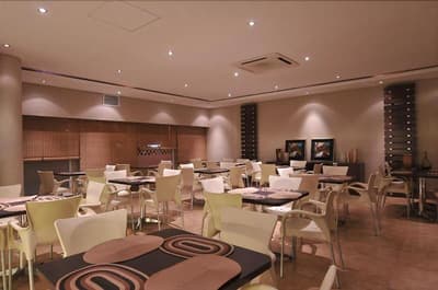 Hotel 2001