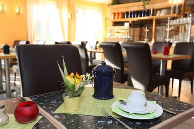 Café & Hotel am Holzhafen