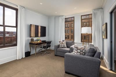 John Hand Club Hotel