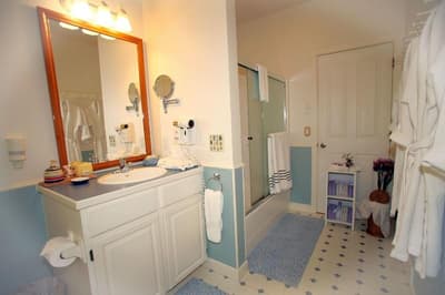 Inn To The Woods Bed And Breakfast